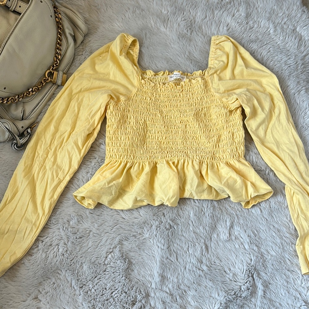 NWOT Truly Madly Deeply Yellow Puff Sleeve Smocked Peplum Blouse